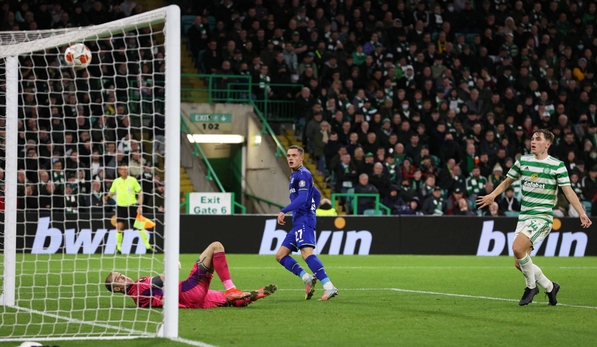 包含转折点勒沃库森遗憾出局，全明星赛转会期攻防权衡，管理层满意，轮换策略成焦点的词条