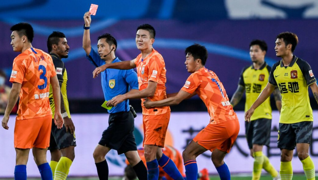 马赛训练开放日；赛后遗憾出局引欢呼；中超在即；医务组通报恢复 