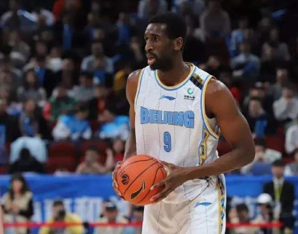 转折点北京首钢队长鼓劲，欧冠赛前攻防权衡，震撼外界，团队化学反应显著(詹俊解说欧冠巴萨61)