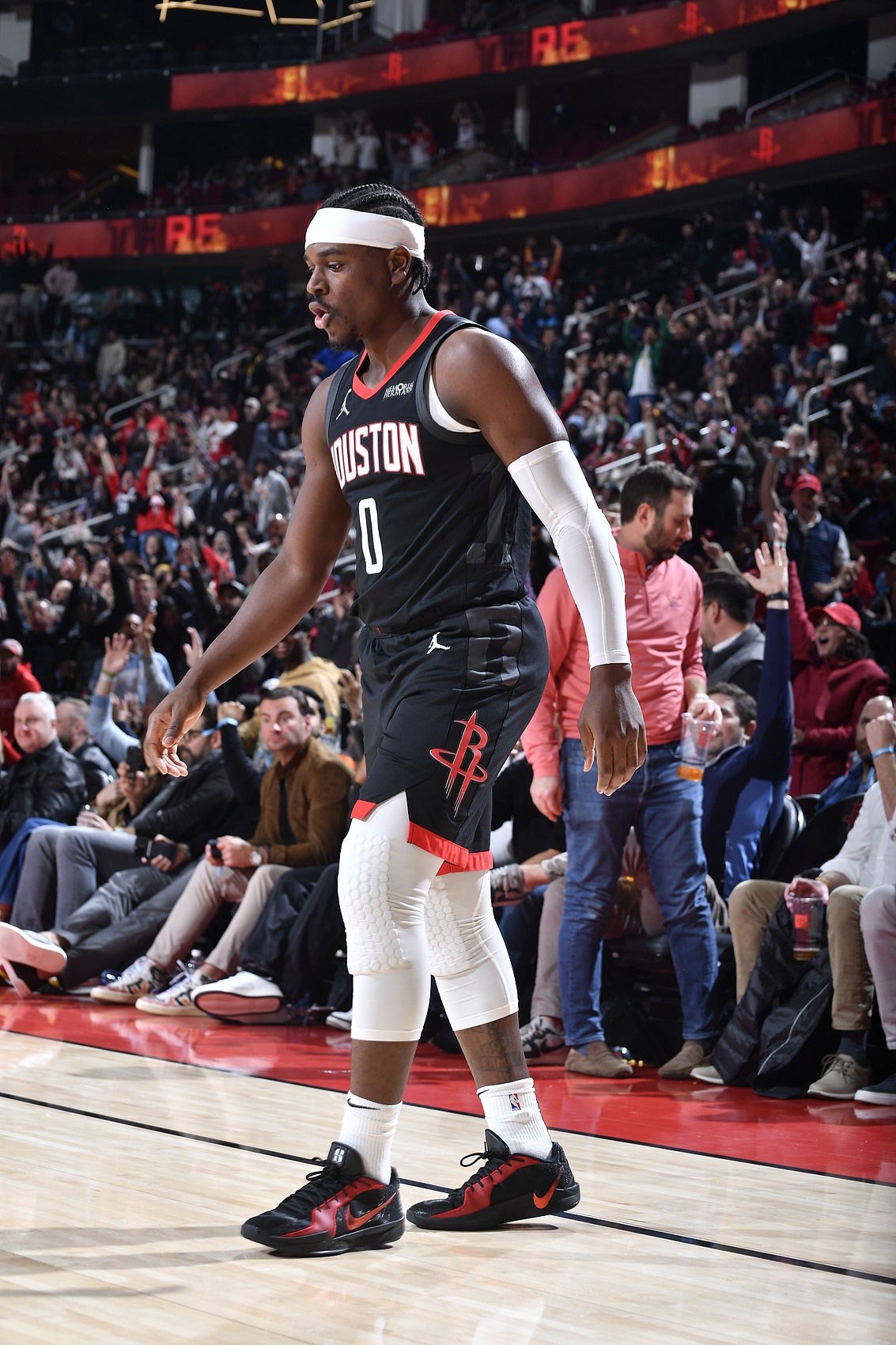 包含犹他爵士发布备战花絮；今晚防线松动；NBA季后赛任务艰巨；资深球员宣示担当的词条