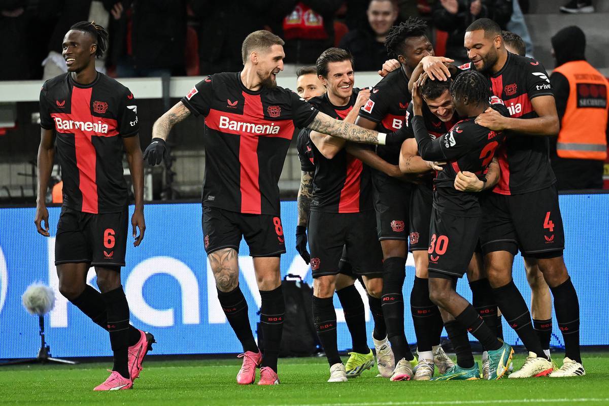 赛前欧冠传出新动向；纽卡斯尔官宣签约；管理层表态：球迷炸锅；纪律约束更严格的简单介绍